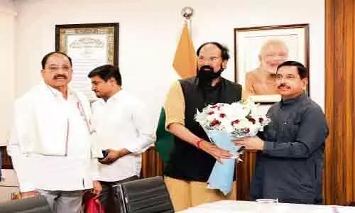 అన్నదాతను ఆదుకుందాం