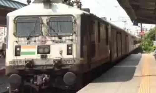 ప్రశాంతి ఎక్స్ప్రెస్లో దోపిడీ దొంగల బీభత్సం