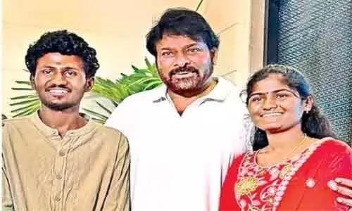 క్యాన్సర్ బాధితుడి కోరిక తీర్చన చిరు.. బాధపడకు అంటూ ధైర్యం చెప్పి..