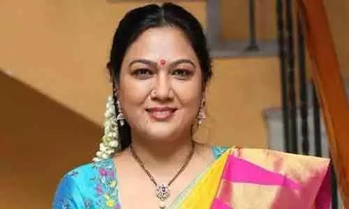 ఖరీదైన కారు కొన్న నటి హేమా.. ఎంతో తెలిస్తే షాక్..