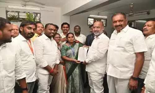 ‘సర్’ను లైట్ తీసుకుంటే ఓటు గల్లంతే: మంత్రి బండి సంజయ్